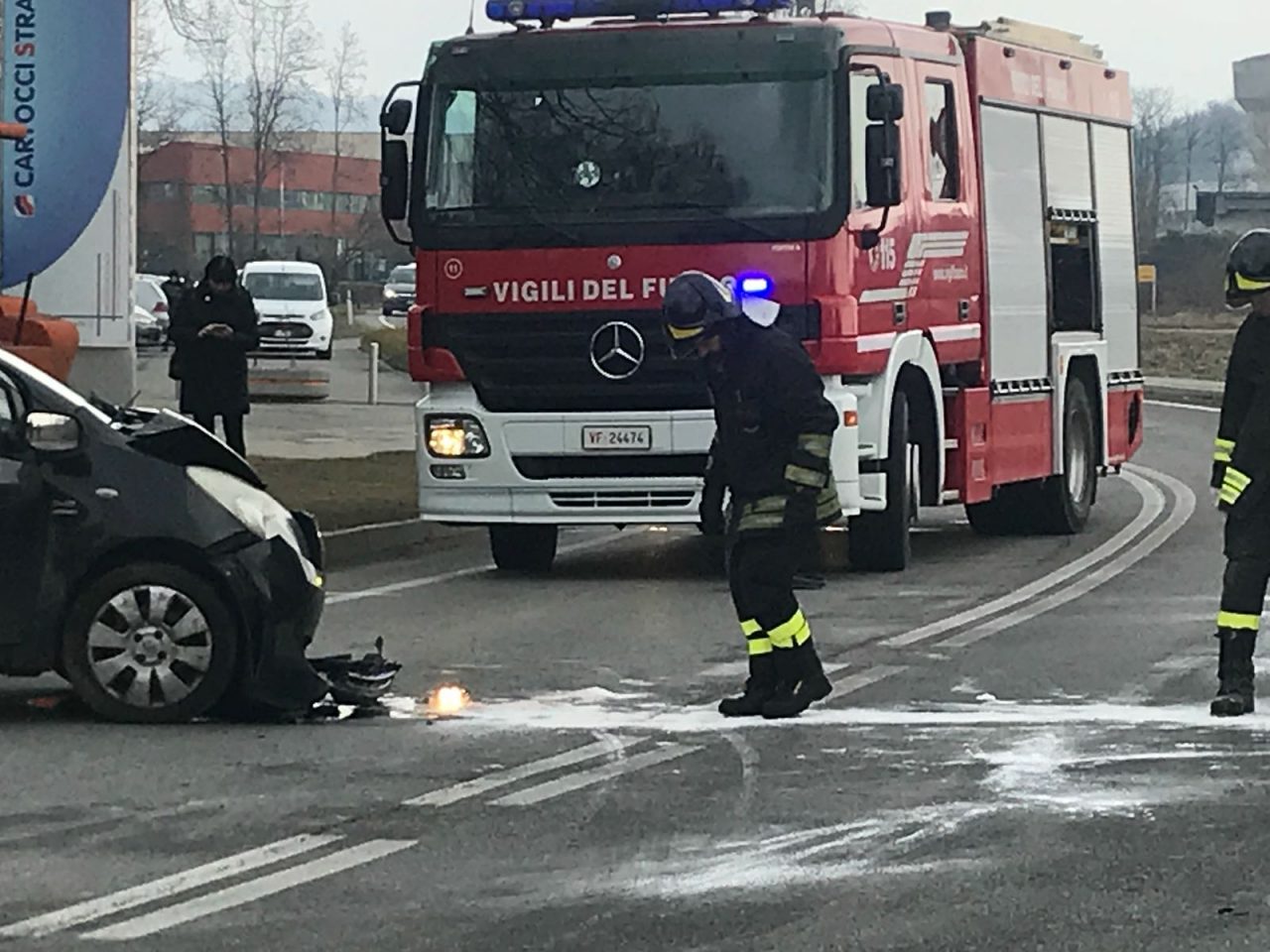Due feriti nello scontro tra auto e furgone