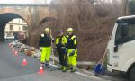 Protezione civile ripulisce la cunetta di via dei Mulini FOTO