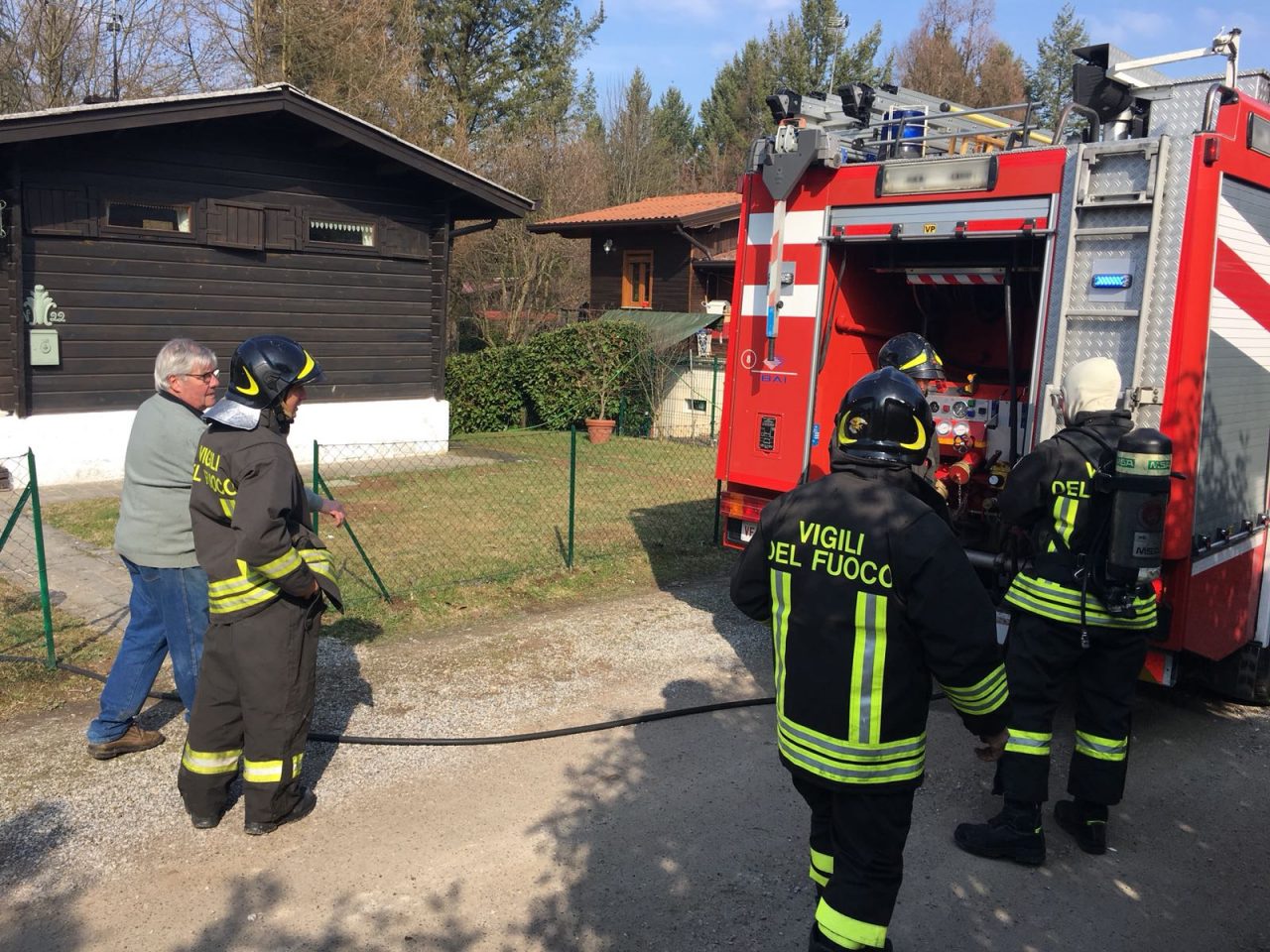 Si surriscalda la stufa scoppia un incendio a Guanzate FOTO