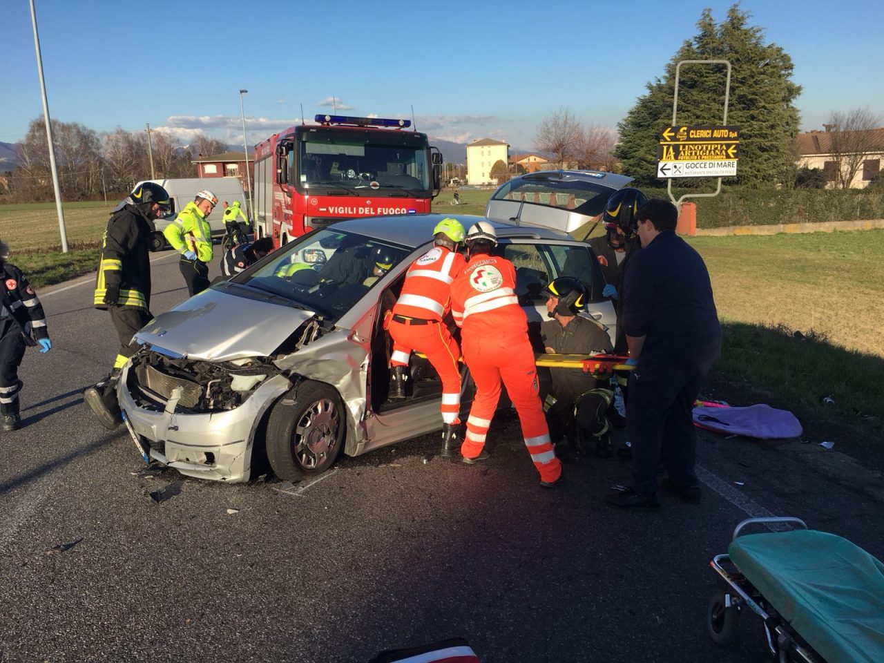 Incidente a Lurate Caccivio, tre feriti e traffico in tilt FOTO e VIDEO