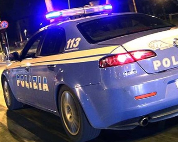 Tenta di rubare in appartamento: i poliziotti si arrampicano sui tubi del gas e lo arrestano