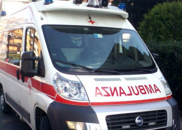 Soccorsa una donna riversa sulla statale ad Argegno: è in gravissime condizioni