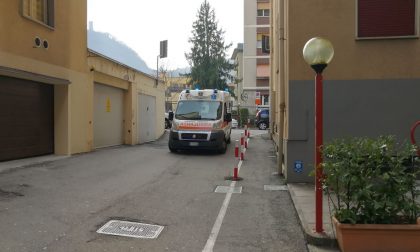 Malore a Como, anziano chiede aiuto e i vicini chiamano i soccorsi FOTO