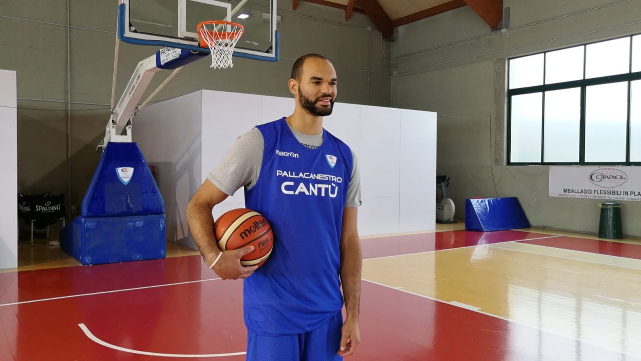 Pallacanestro Cantù presenta Perry Ellis FOTO