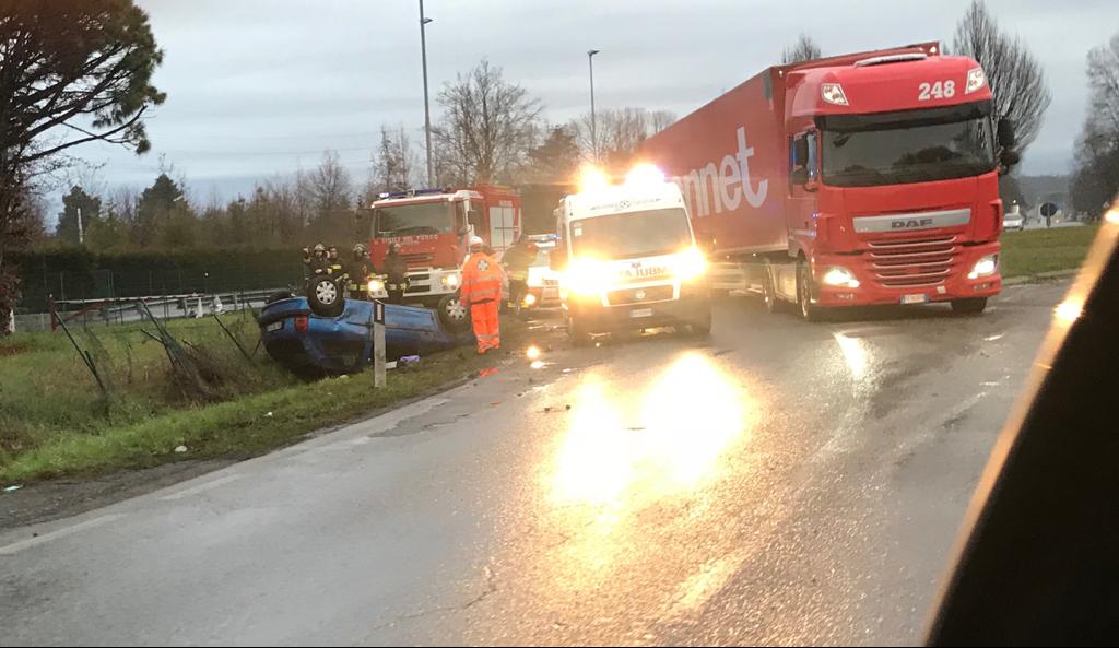 Incidente sulla Novedratese: finisce nel fosso con l’auto SIRENE DI NOTTE
