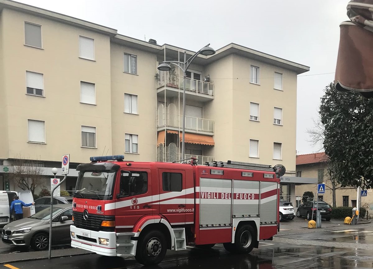 Anziana soccorsa dal vicino: era caduta in casa