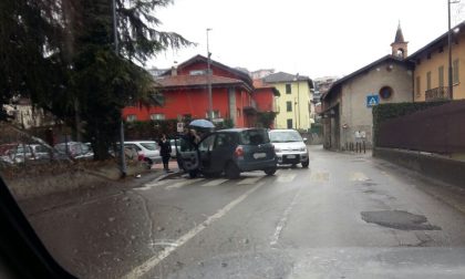 Ancora un incidente a Cantù in via Saffi FOTO