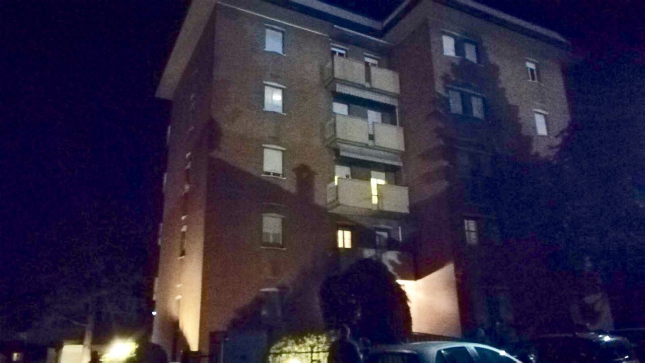 Tragedia a Cabiate: cade da una palazzina e muore