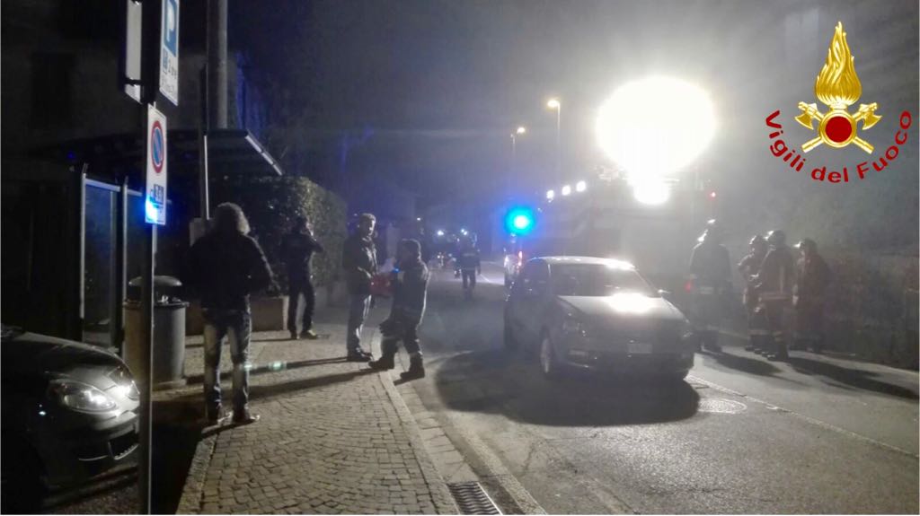 Incidente a Oltrona San Mamette con 7 giovani coinvolti SIRENE DI NOTTE