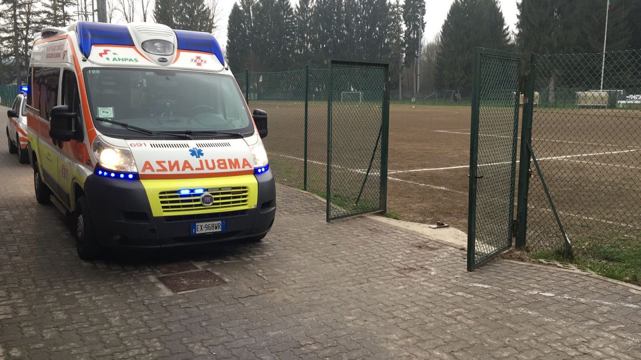 Malore durante un’amichevole paura per un bimbo
