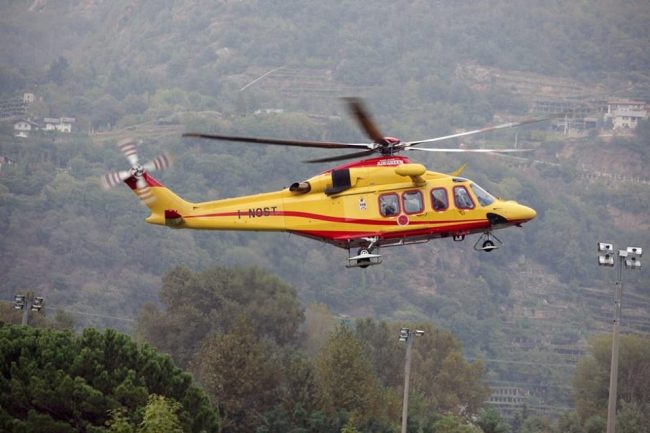 Perde il controllo della moto: soccorsi lungo la Briantea, grave un 23enne