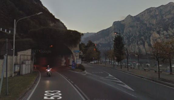 Nuove chiusure notturne della galleria di Parè. Poi via libera alle bici
