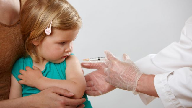 Vaccini obbligatori, i medici lombardi scrivono a Gallera: “Non facciamo passi indietro”