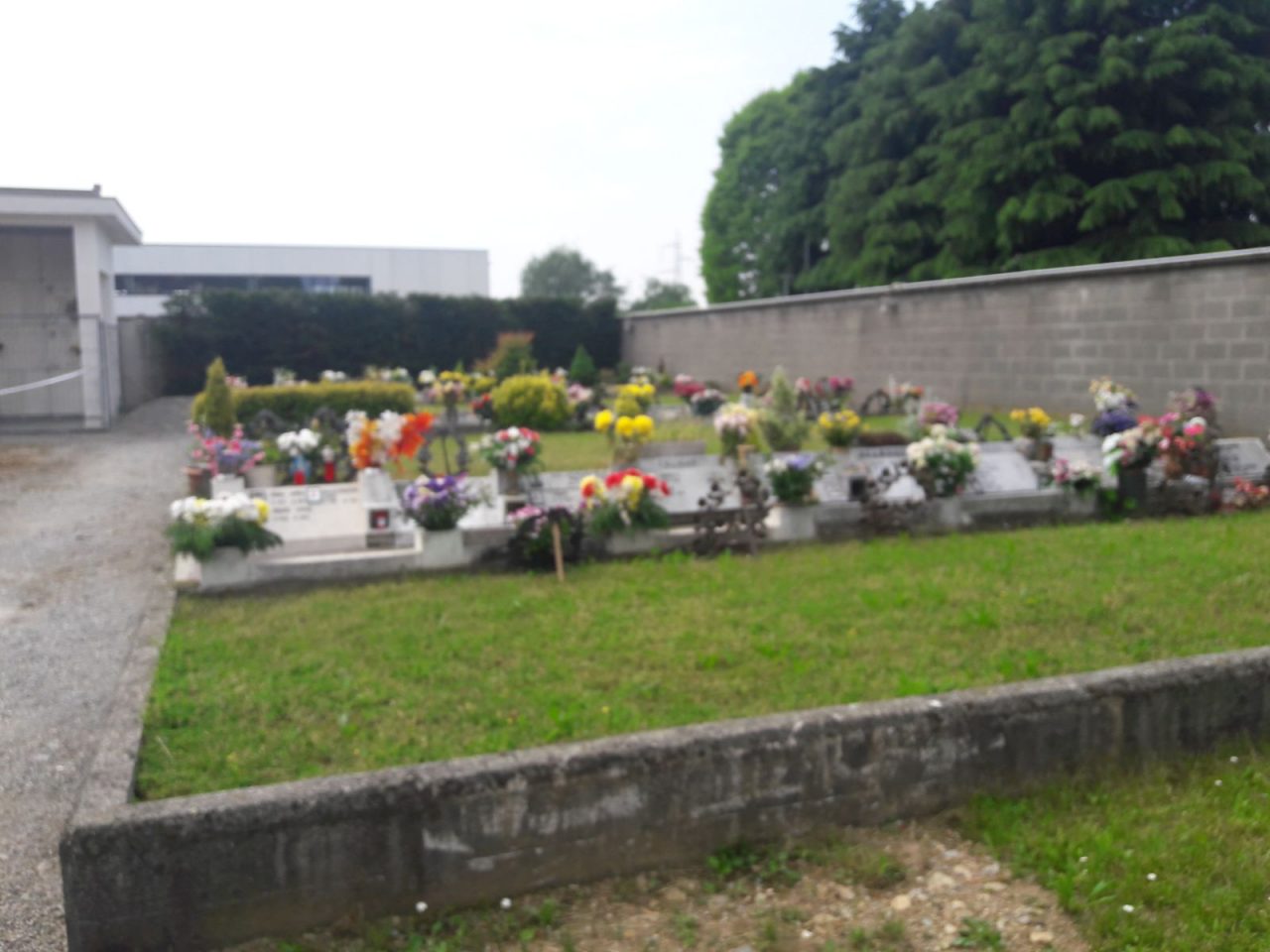 Cimitero, off limits la zona ovest per due settimane