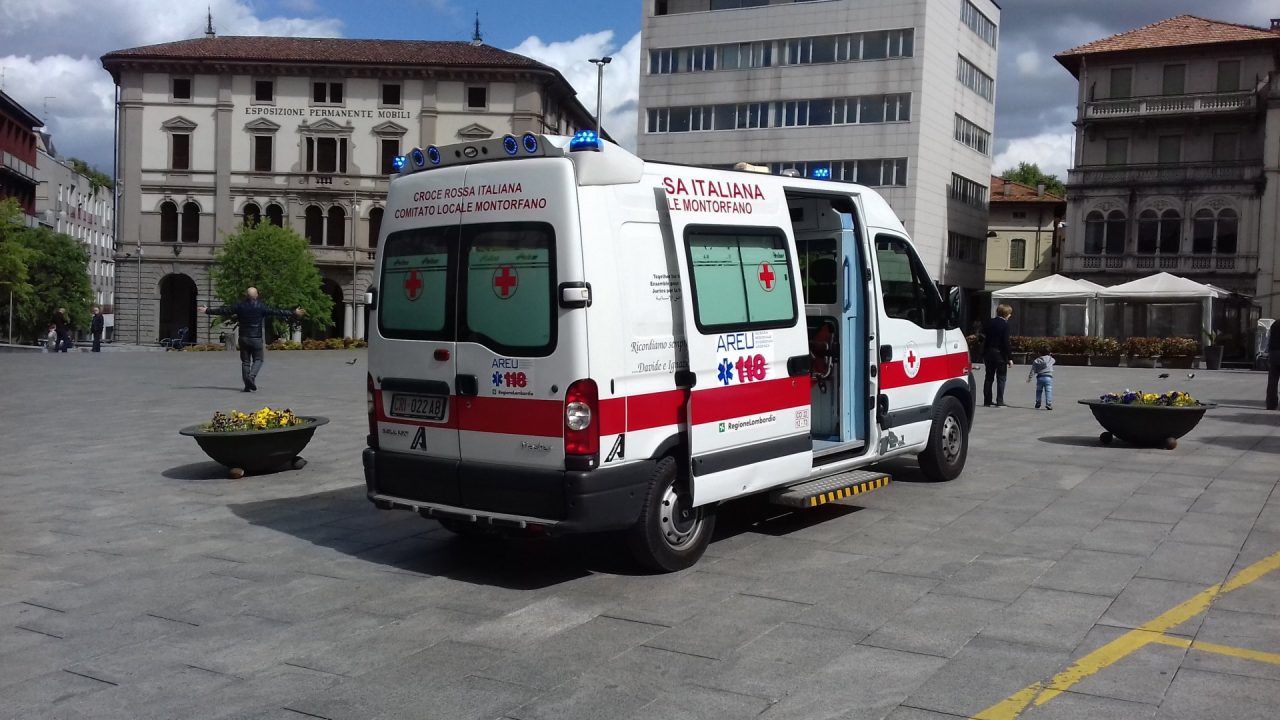 Malore Cantù anziano in ospedale