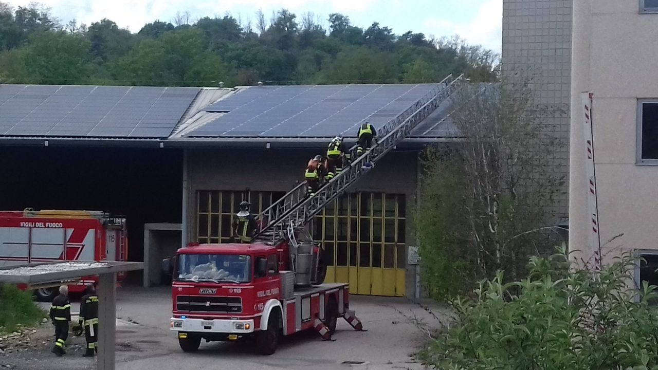 Incendio Cantù vigili del fuoco di nuovo alla Giudici FOTO e VIDEO