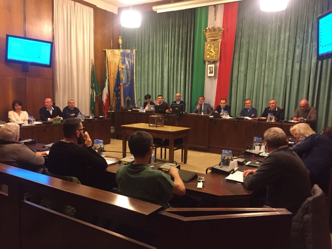 Divieto all’accattonaggio molesto, a Mariano la maggioranza si spacca