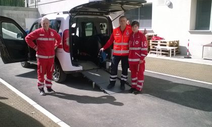 Apre la casa di riposo a Cucciago: volontari della Croce Rossa al lavoro FOTO