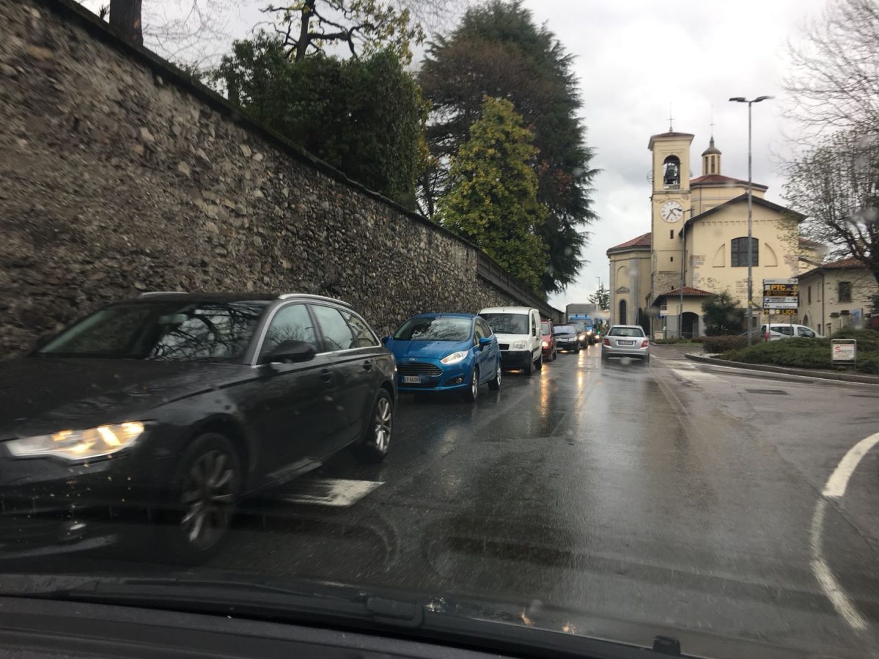 Cucciago traffico bloccato FOTO