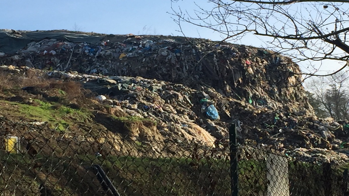 Avviso di garanzia a sindaco e assessore per la gestione della discarica. Ma il caso è archiviato in via definitiva