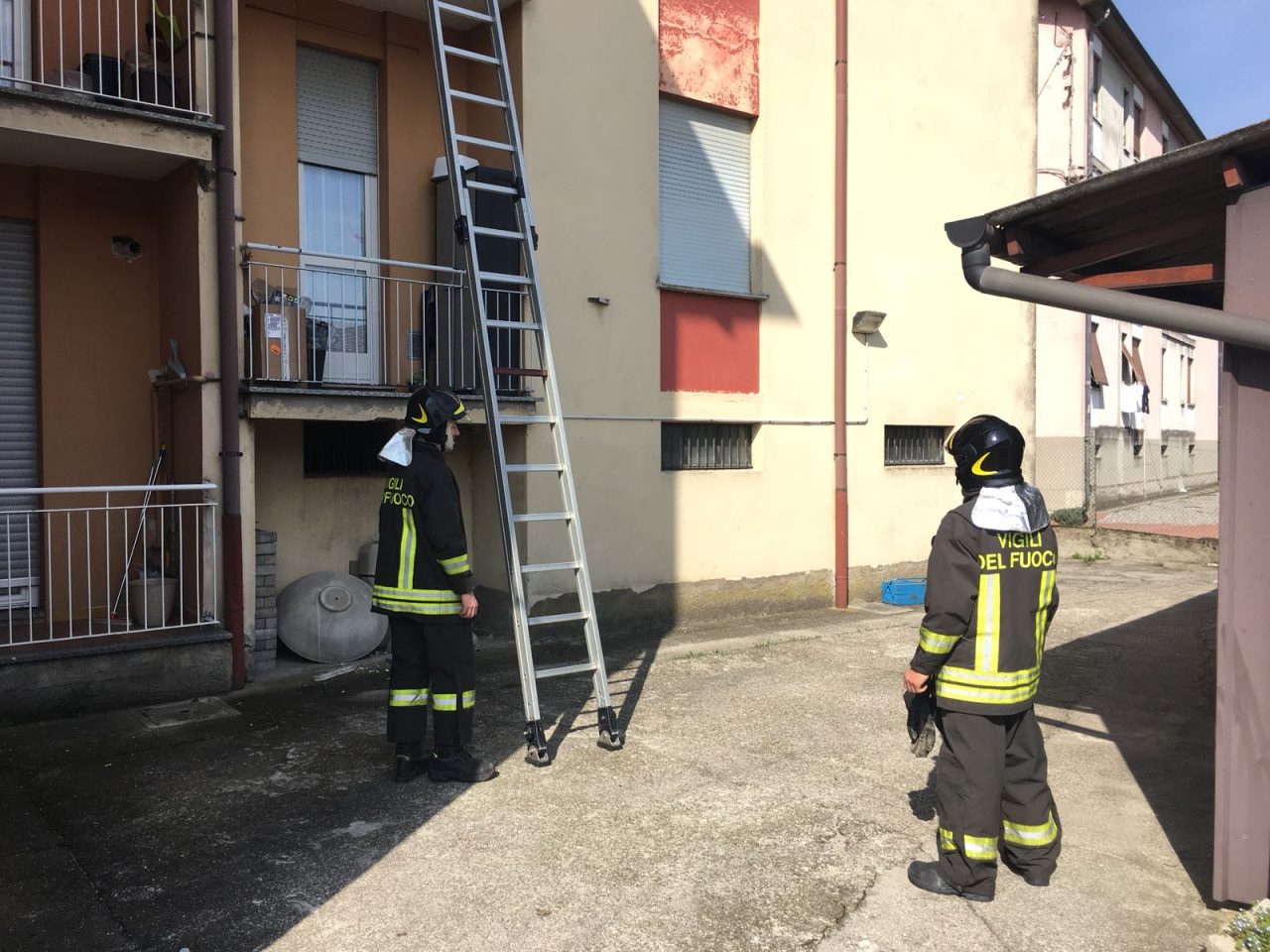 Avvertito odore di gas a Lurate Caccivio scatta l’allarme FOTO