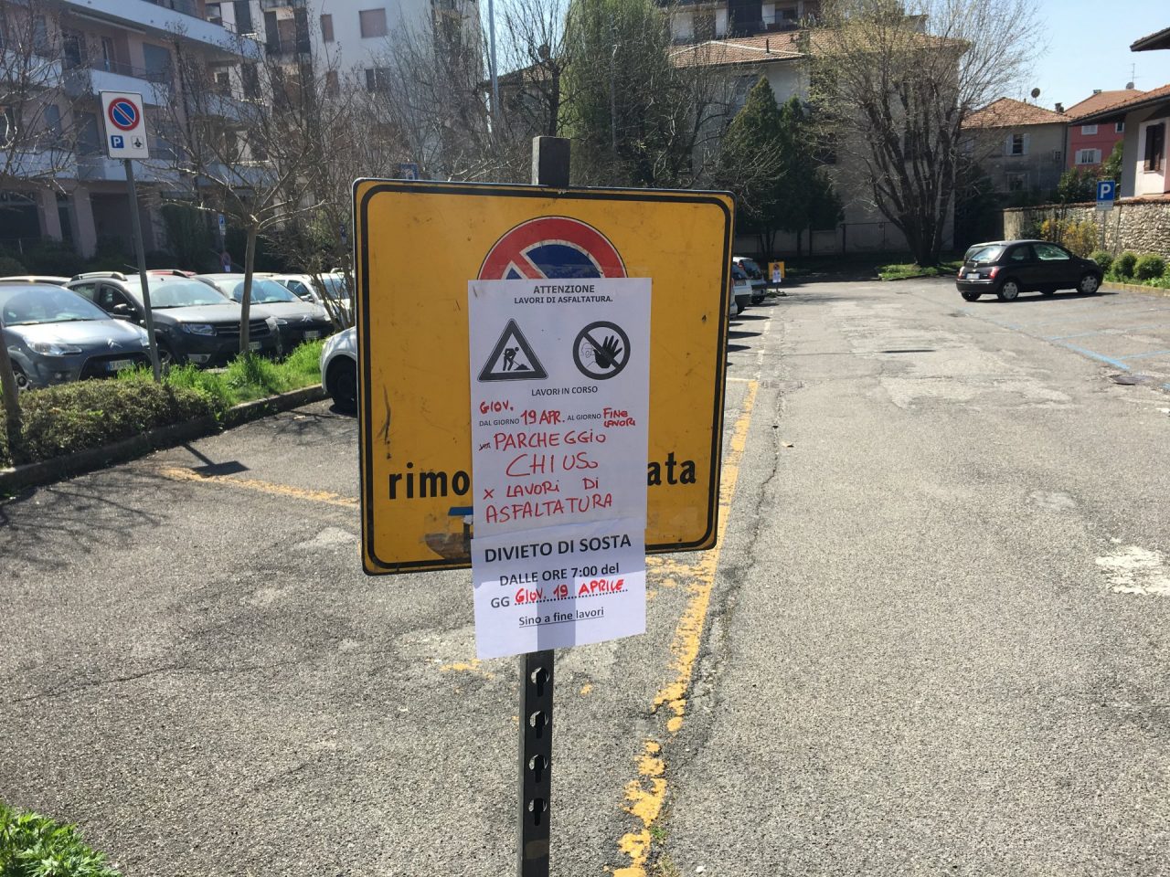 Asfalto e polemiche in centro
