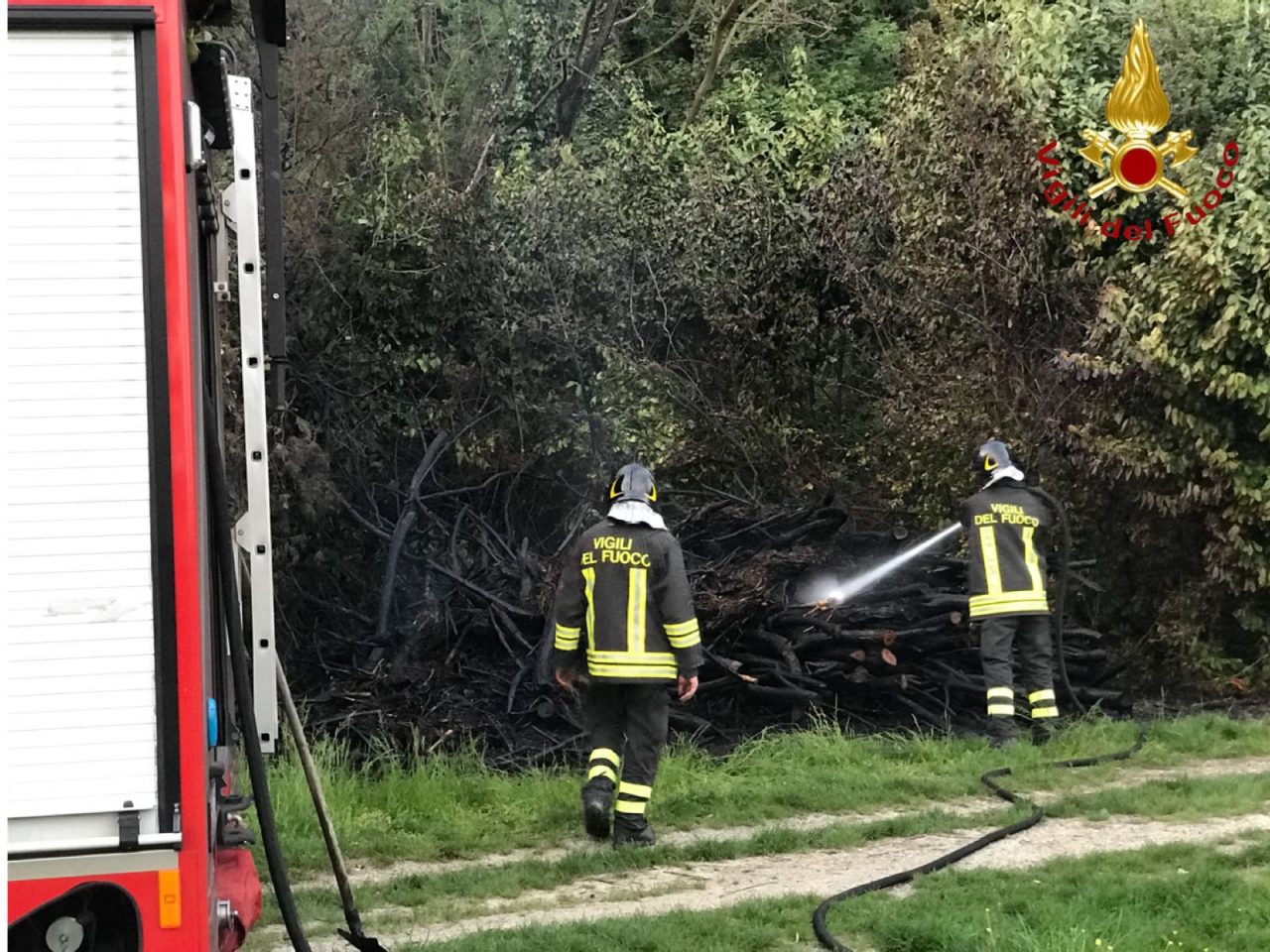 Incendio a Camnago Volta intervengono i Vigili del fuoco FOTO