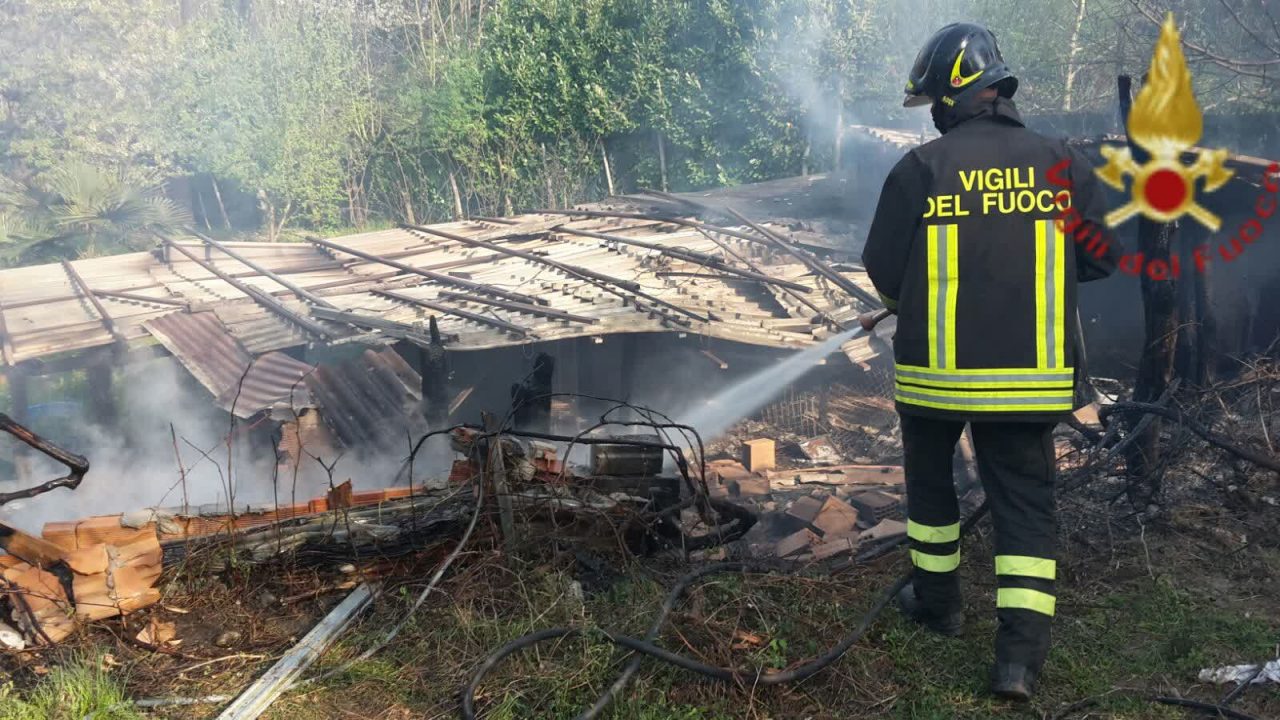 Incendio a Monte Olimpino: bruciano altre baracche