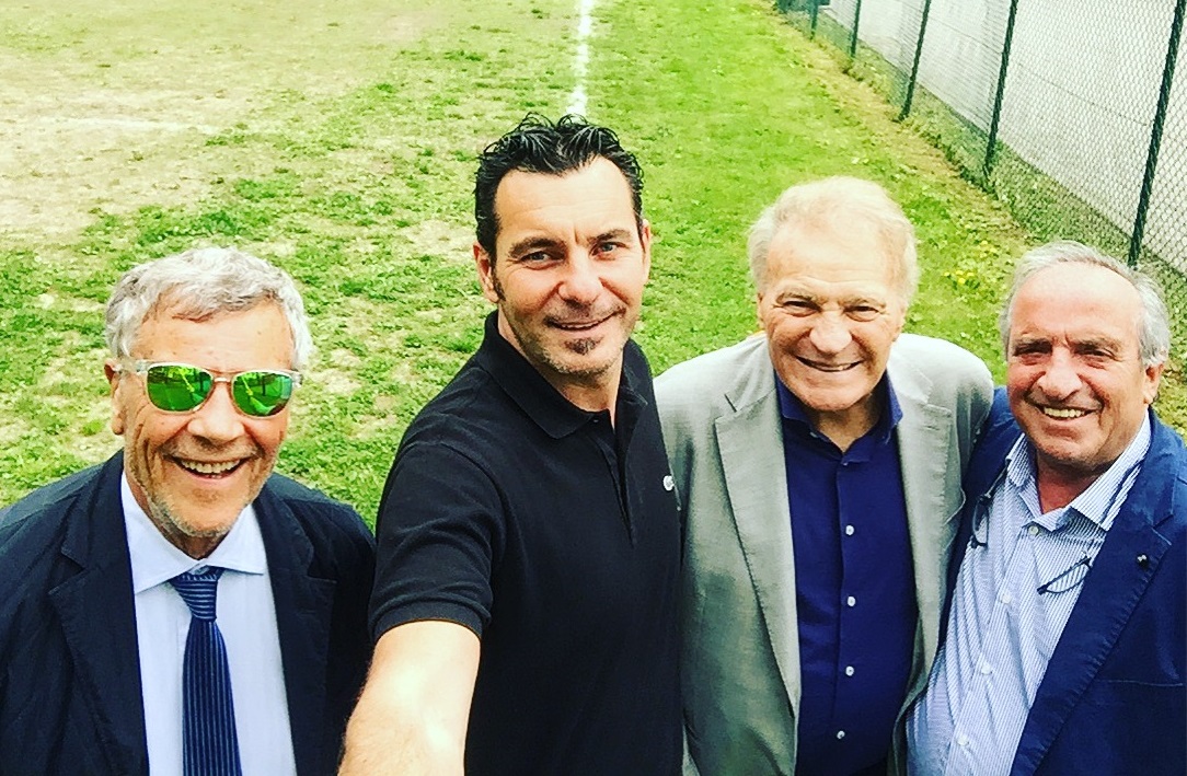 Josè Altafini ad Olgiate: selfie e sorrisi al centro sportivo