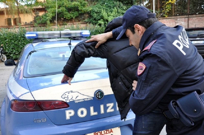 Blitz nei boschi della droga, arrestato spacciatore marocchino