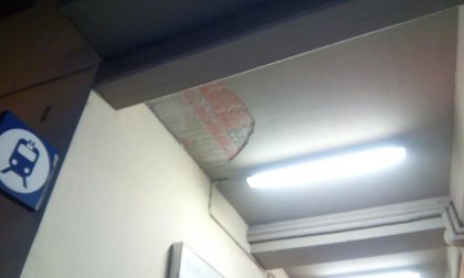 Stazione Cantù-Asnago crolla un pezzo di soffitto FOTO