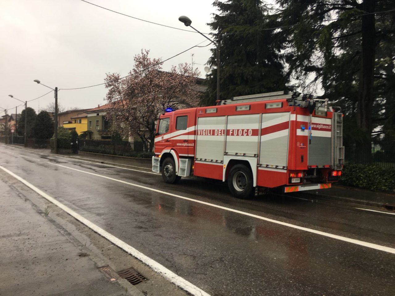 Bimba chiusa in macchina a Como