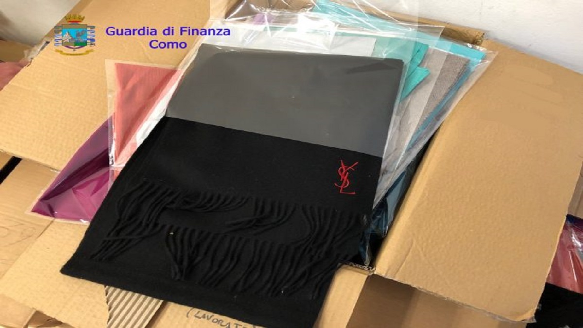 Capi Yves Saint Laurent contraffatti da due aziende comasche FOTO E VIDEO