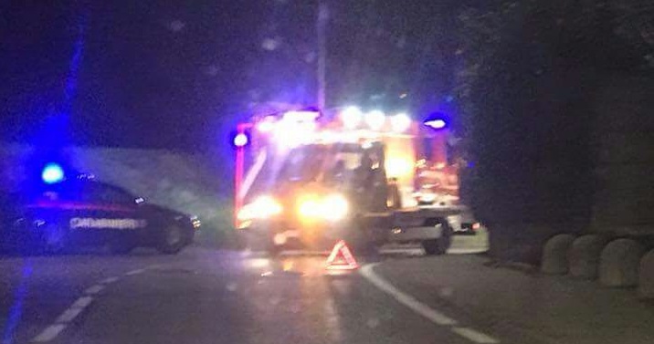 Schianto nella notte: gravi tre persone FOTO