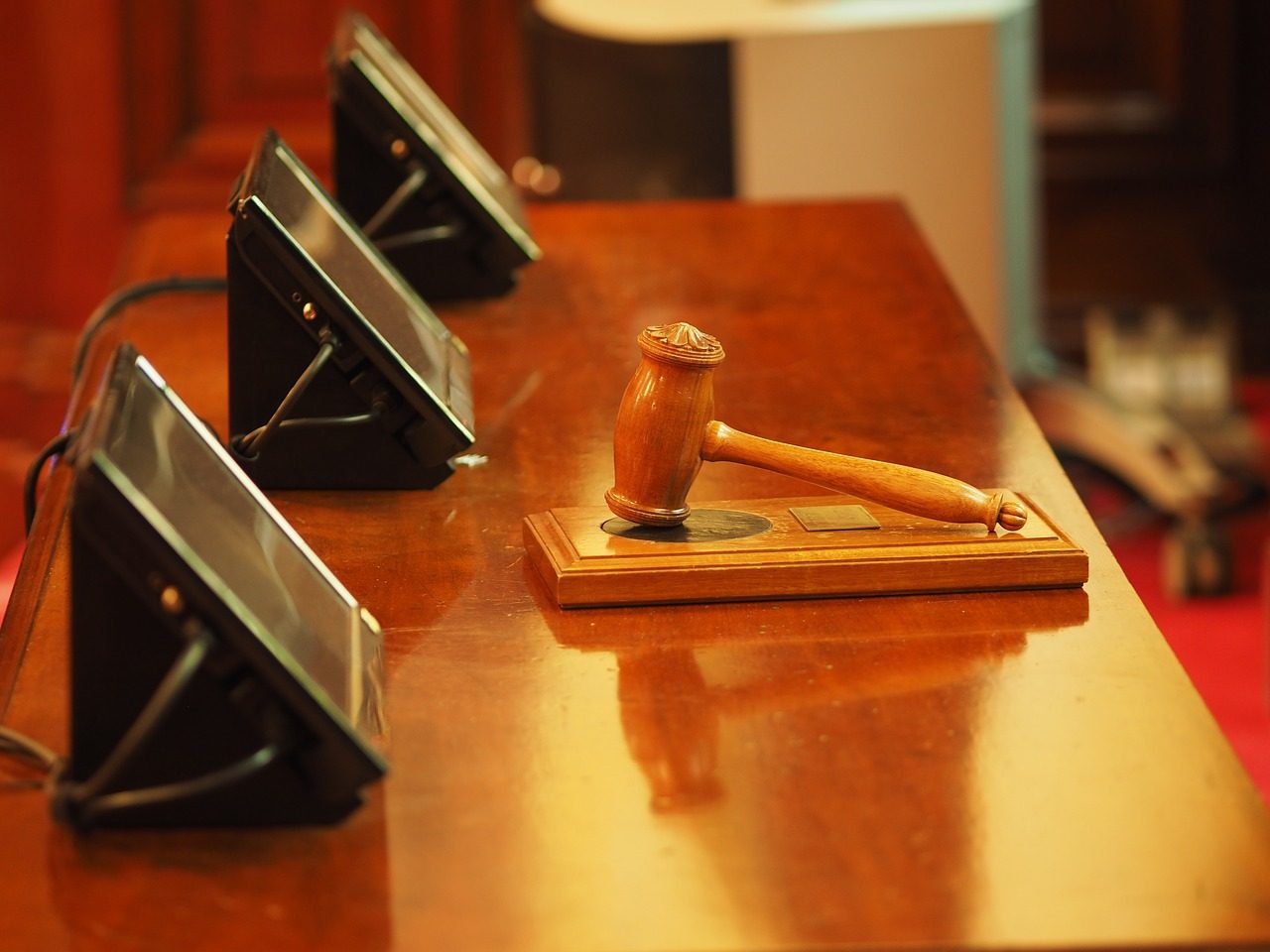 Picchiato da un agente di Polizia: era tutto falso