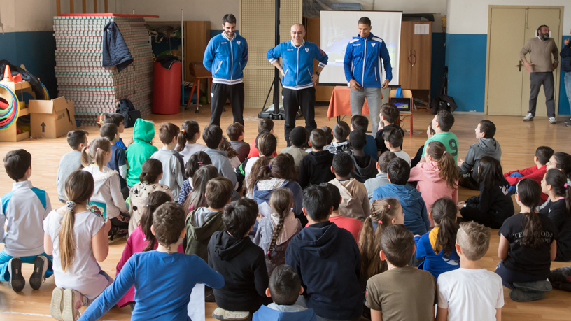 Pallacanestro Cantù a scuola coi campioni
