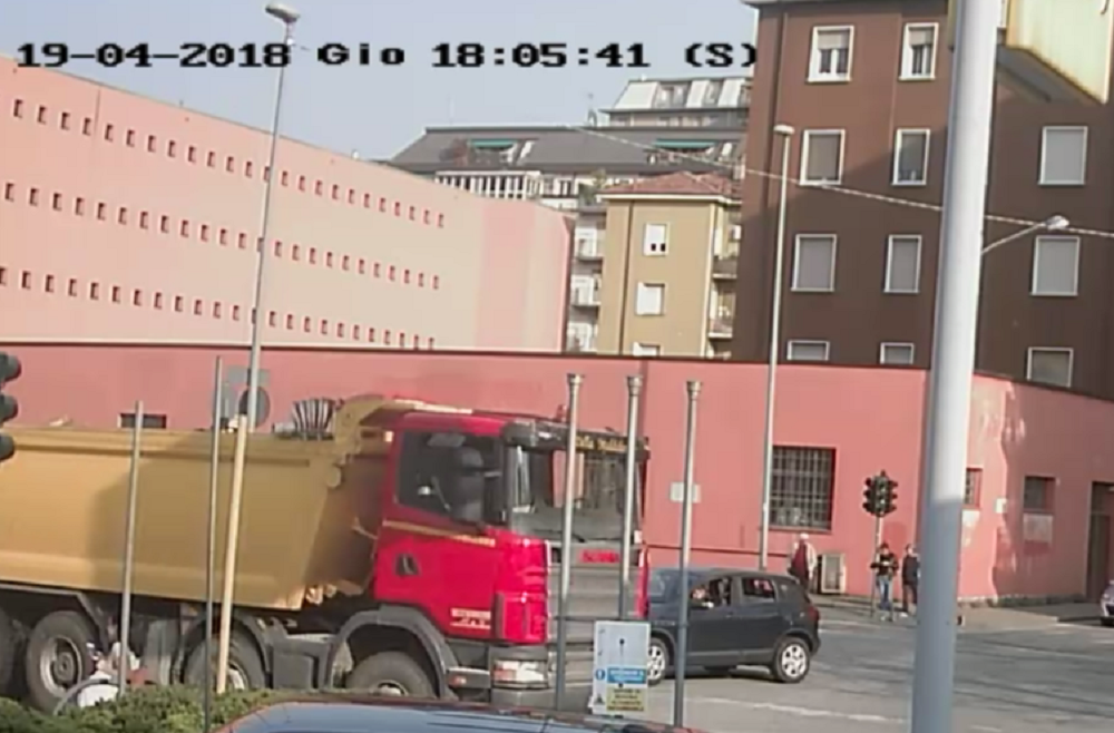 Identificato il responsabile della perdita di gasolio sulla Statale per Lecco