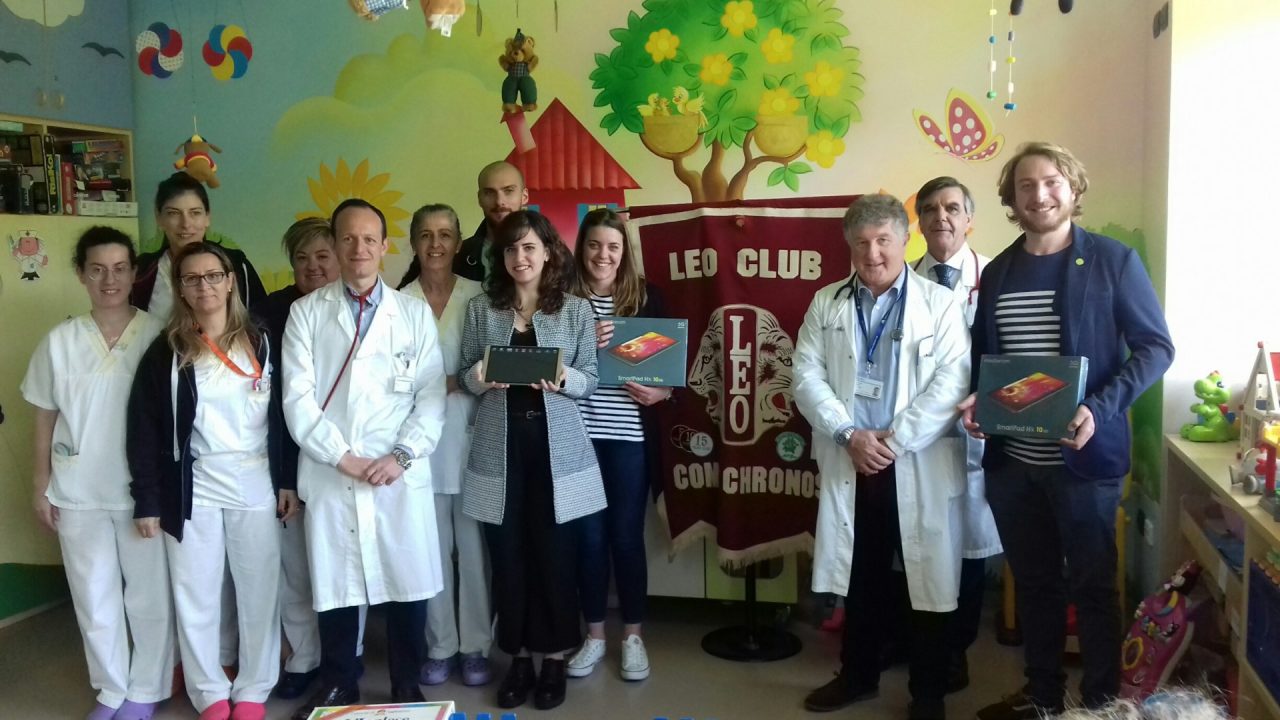 Leo Club Chronos dona tre tablet al Sant’Anna