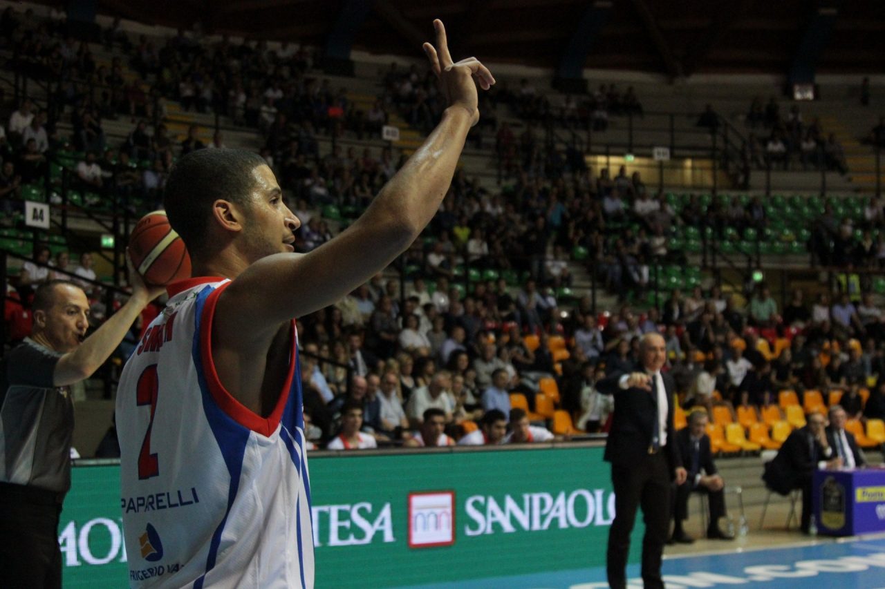 Cantù batte Brindisi e vola ai play-off contro Milano FOTO