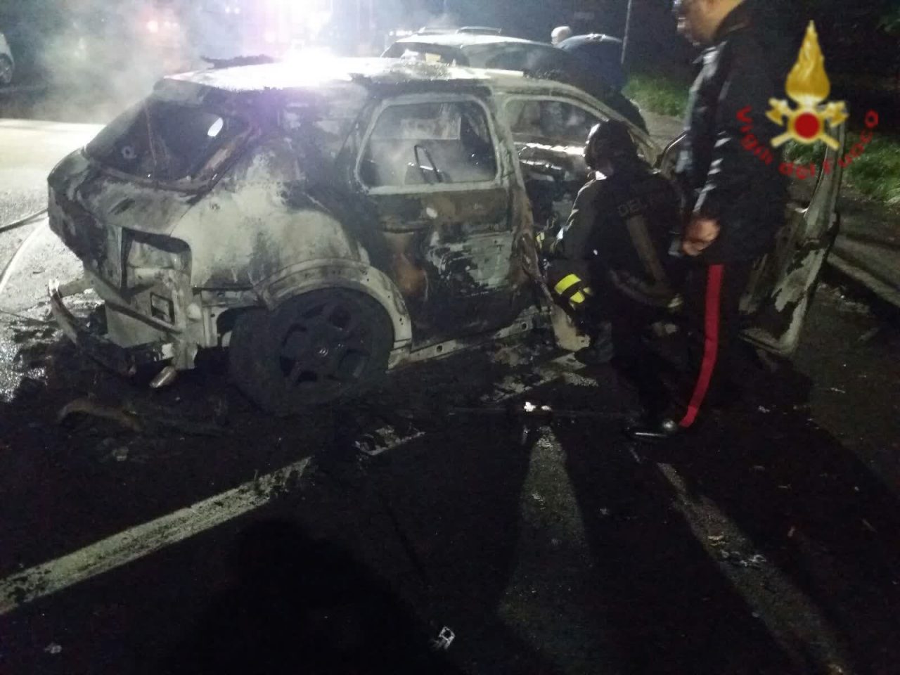 Fiamme a Mariano bruciano tre auto FOTO