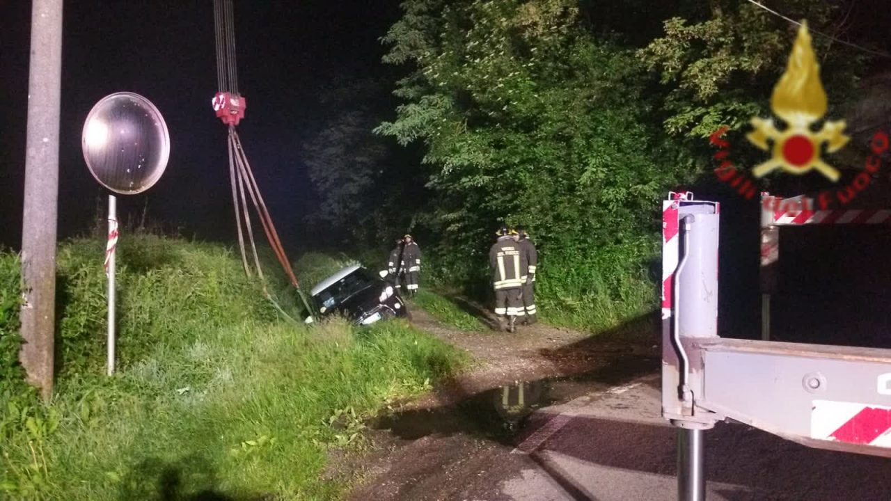 Intervento dei Vigili del fuoco a Senna Comasco FOTO