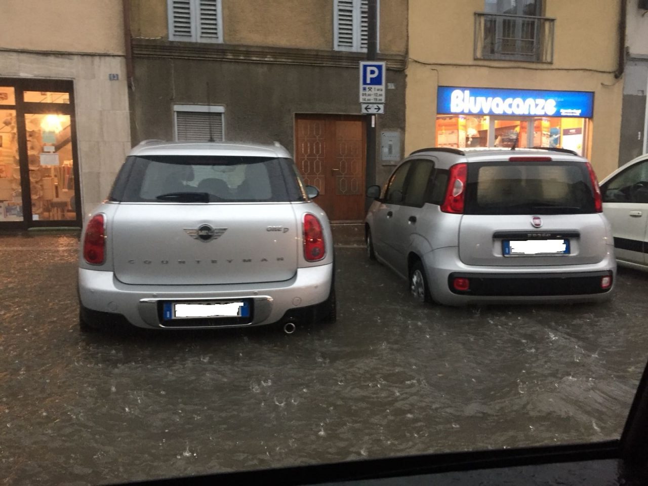 Bomba d’acqua sulla Lombardia: Lecco, Como e Brianza sommerse TUTTI I VIDEO