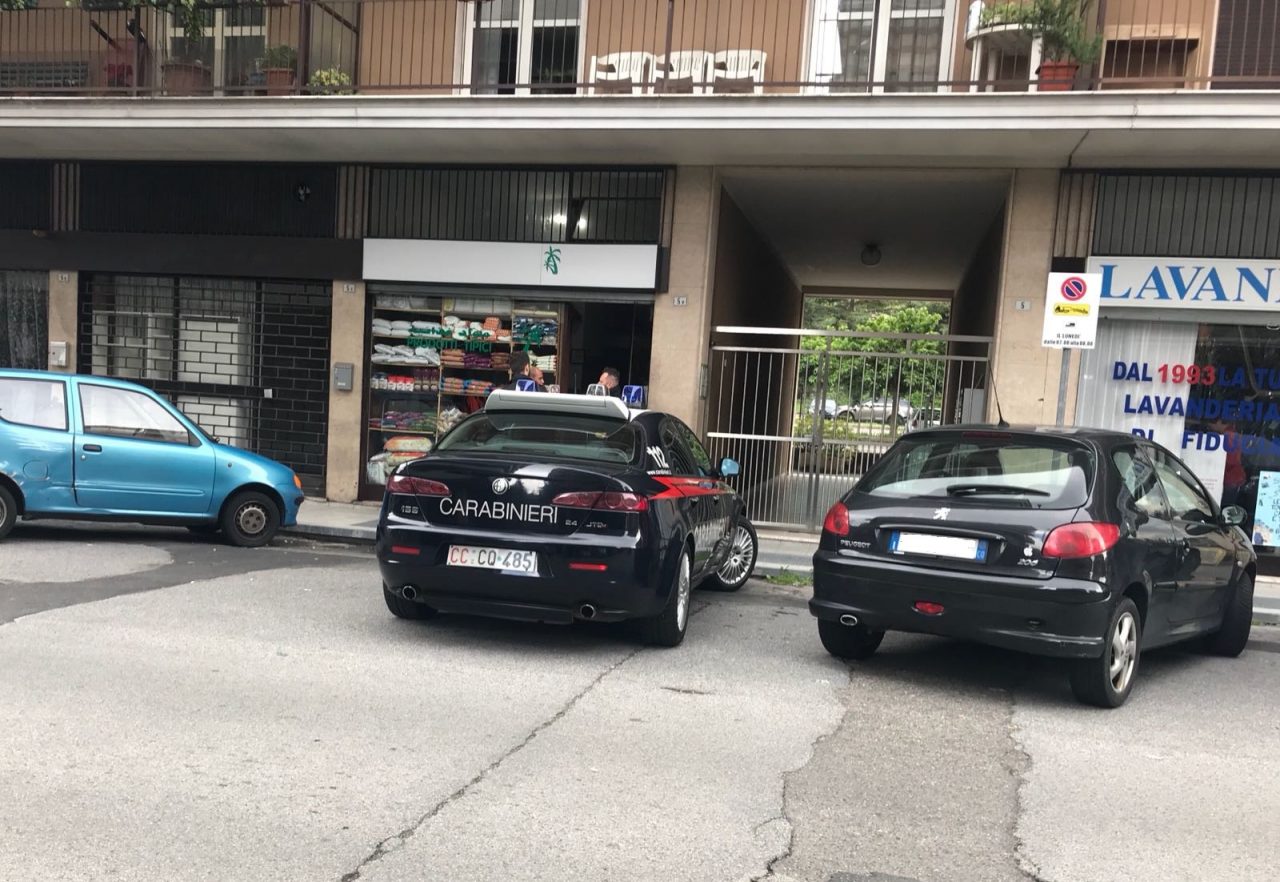 Rissa a Cantù arrivano Carabinieri e ambulanza
