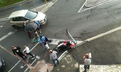 Nuovo incidente all'incrocio di via San Rocco a Mariano Comense FOTO