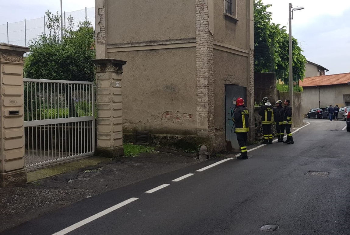 Vigili del Fuoco a Fino Mornasco per del fumo in una cabina Enel