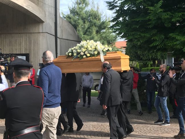 Massimo Bossetti al funerale della mamma Ester