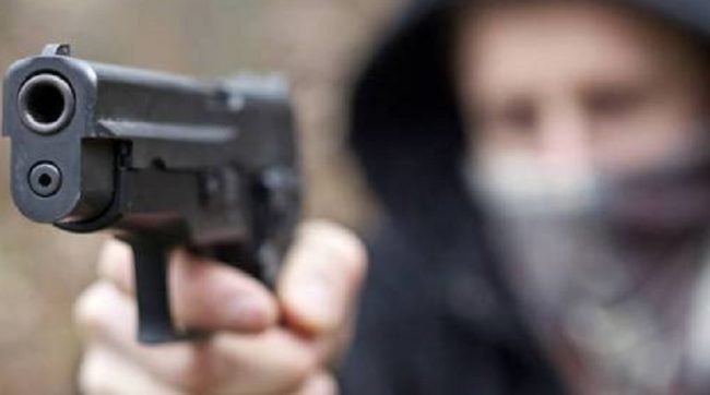 Rapina in villa, malviventi in azione con le pistole