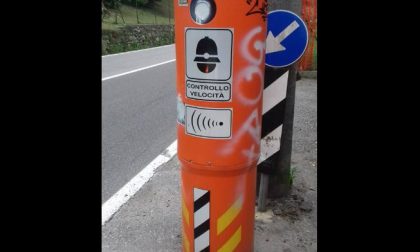 Autovelox via Montorfano imbrattato da vandali