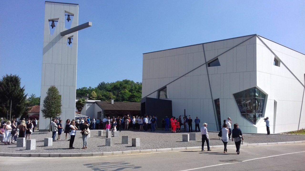 Nuova chiesa Andrate aperta ufficialmente dal Vescovo LE FOTO