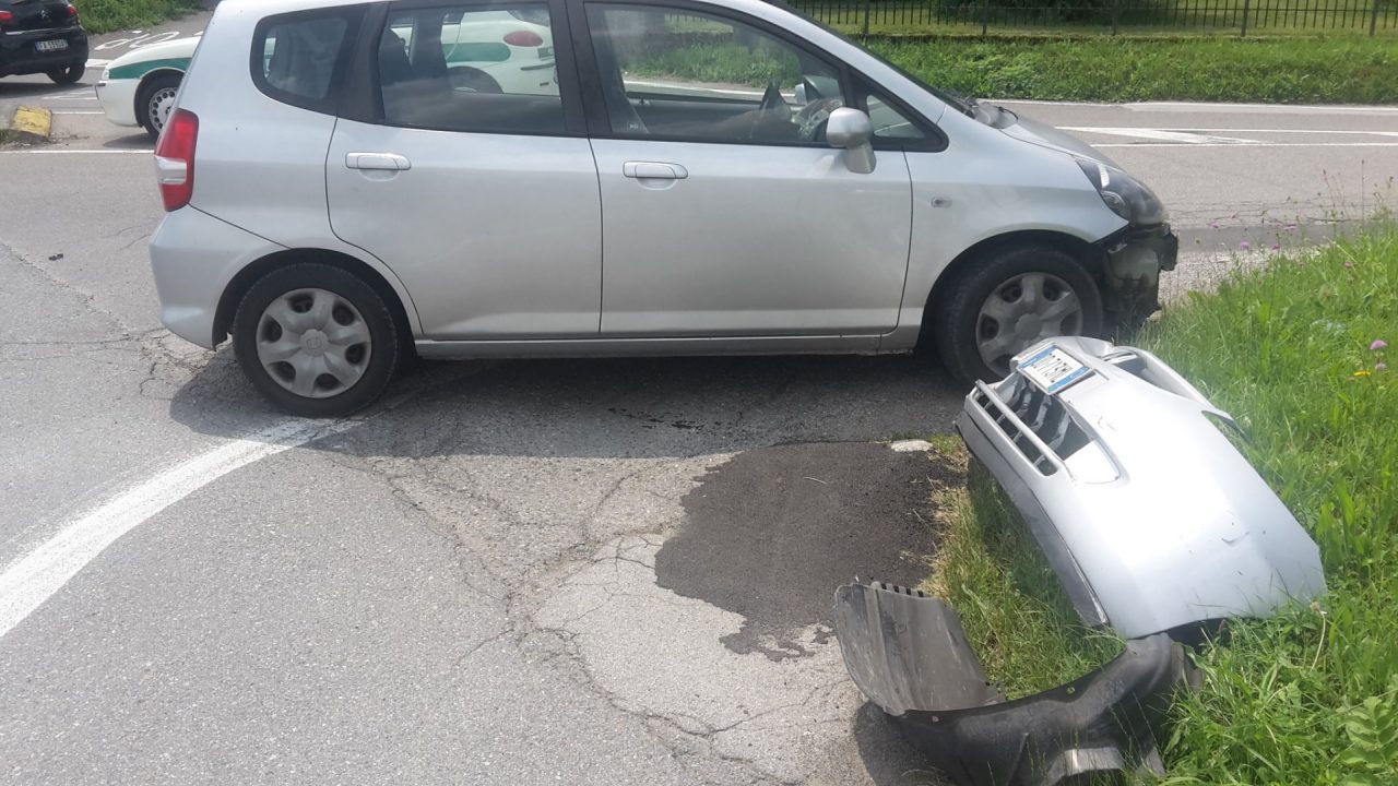 Incidente auto moto a Montorfano, ferito 30enne